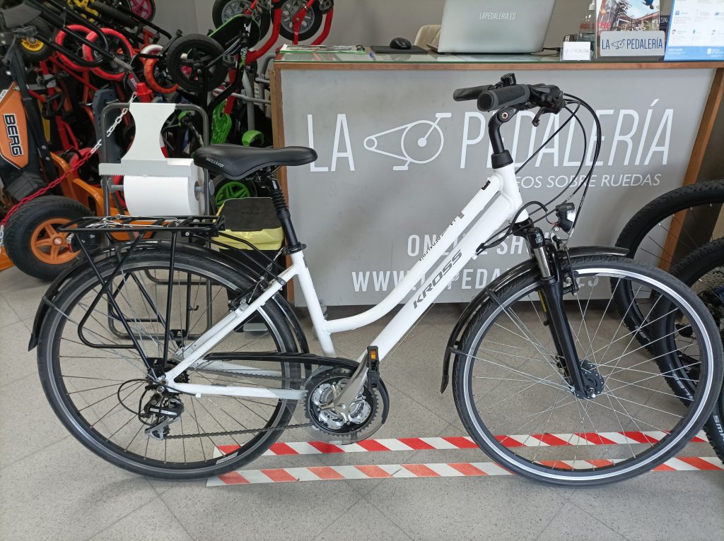 alquiler-bicicleta-trekking-baiona-kross-trans-3-0